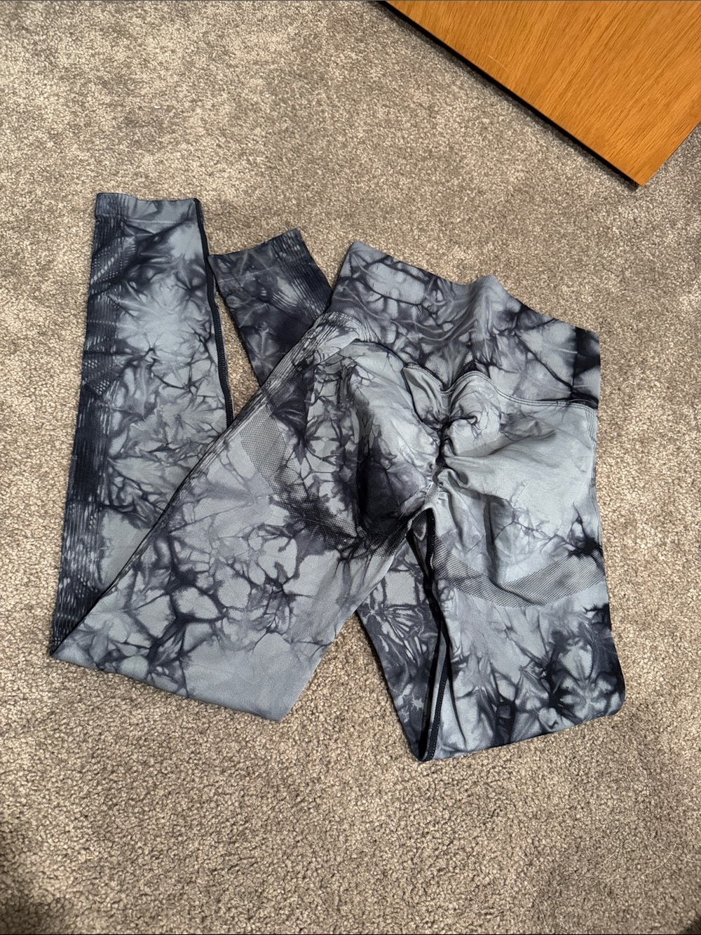 Gray & Black Scrunch Contouring Tie-Dye Leggings